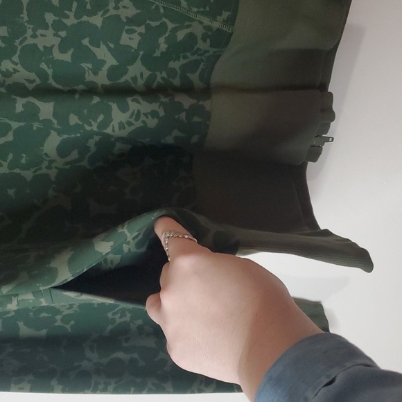 Cabi Camo Marathon Jacket Size Large Oversized Hood Thumbholes Like New - Picture 8 of 12